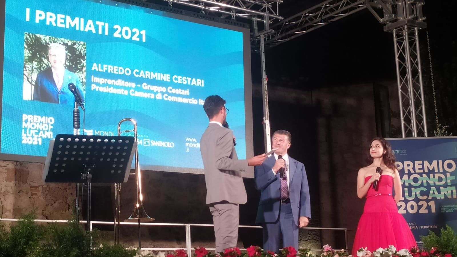 Alfredo C. Cestari riceve il Premio Mondi Lucani